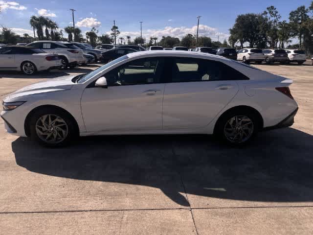 Used 2024 Hyundai Elantra SEL FWD image 11