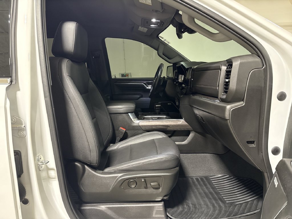 Used 2023 Chevrolet Silverado 1500 LTZ w/ LTZ Convenience Package II AWD/4WD image 21