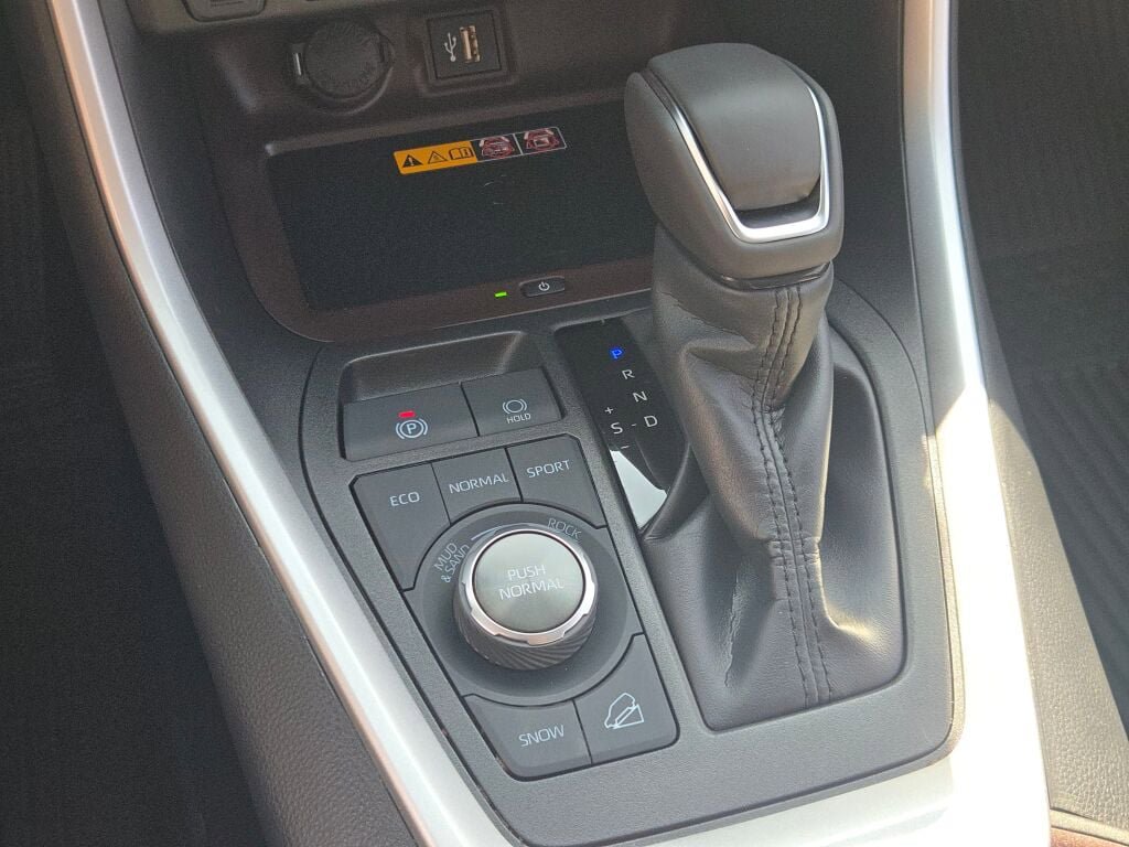 Used 2025 Toyota RAV4 Limited w/ Advanced Technology Package image 33