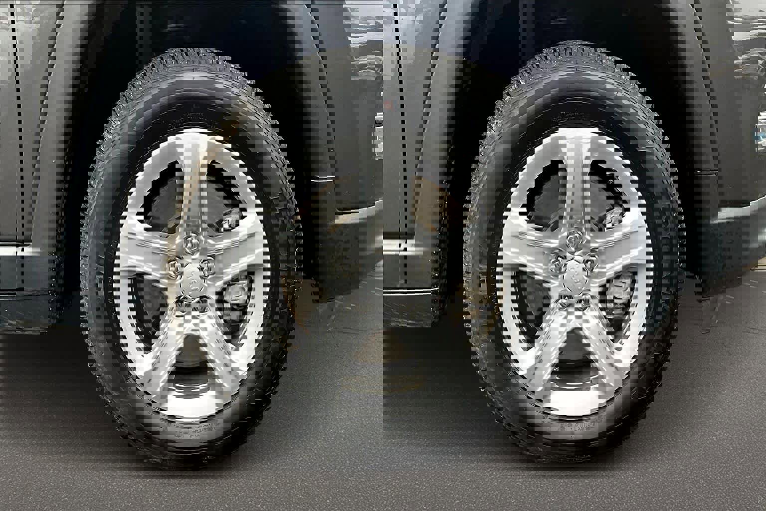 Used 2024 Jeep Compass Latitude image 40