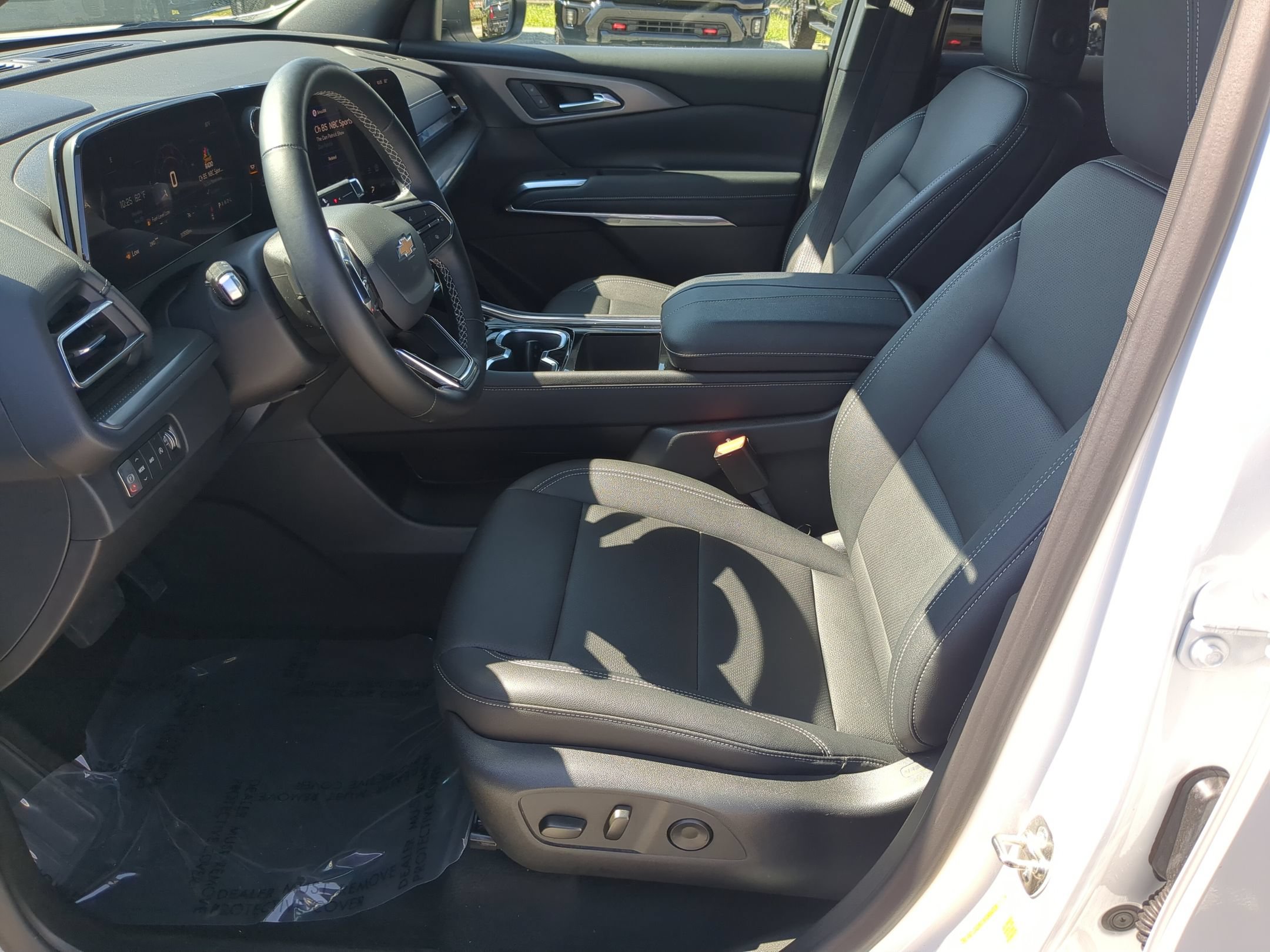 Used 2026 Chevrolet Traverse LT AWD/4WD image 16