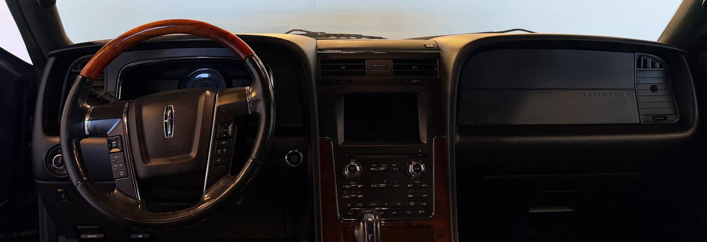 Used 2017 Lincoln Navigator L Select image 26