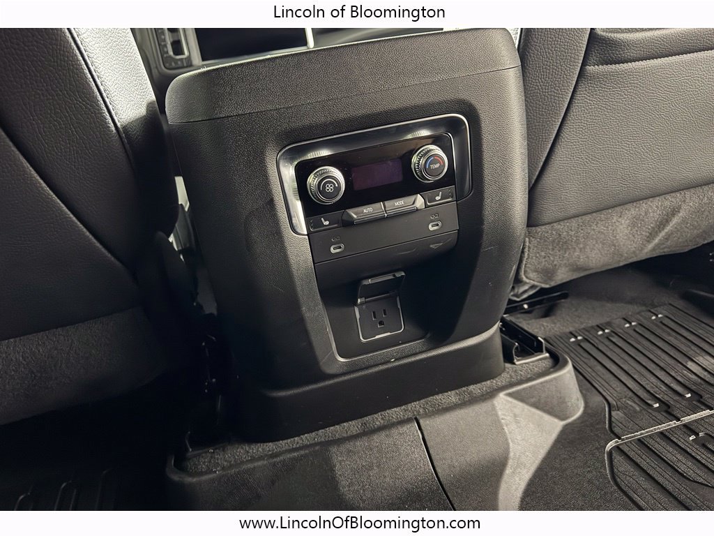 Used 2024 GMC Yukon XL Denali AWD/4WD image 12