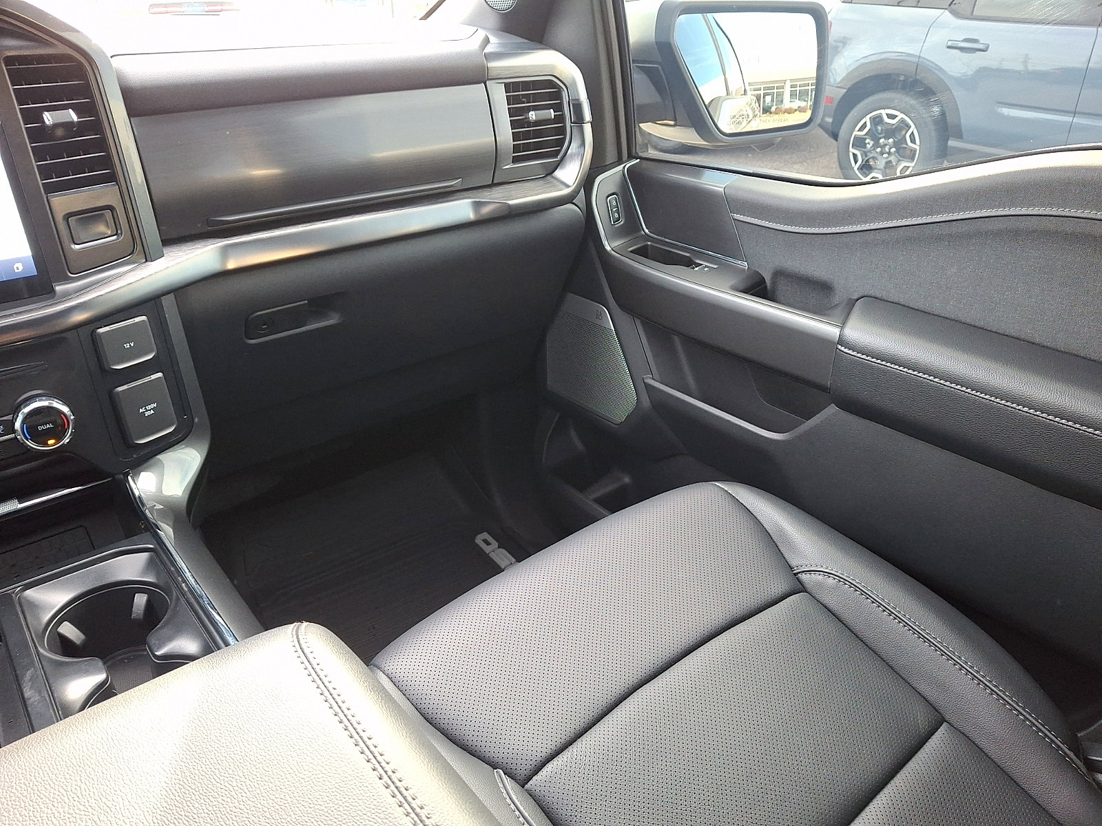 Used 2023 Ford F150 Lariat w/ Equipment Group 502A High image 16