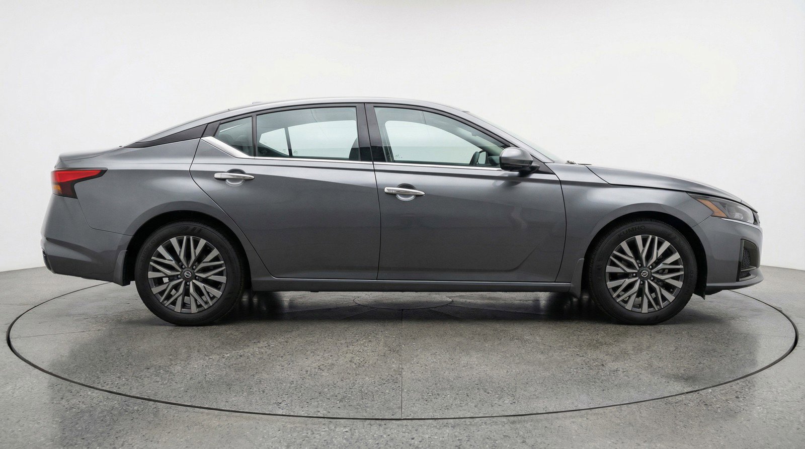 Used 2025 Nissan Altima 2.5 SV image 11