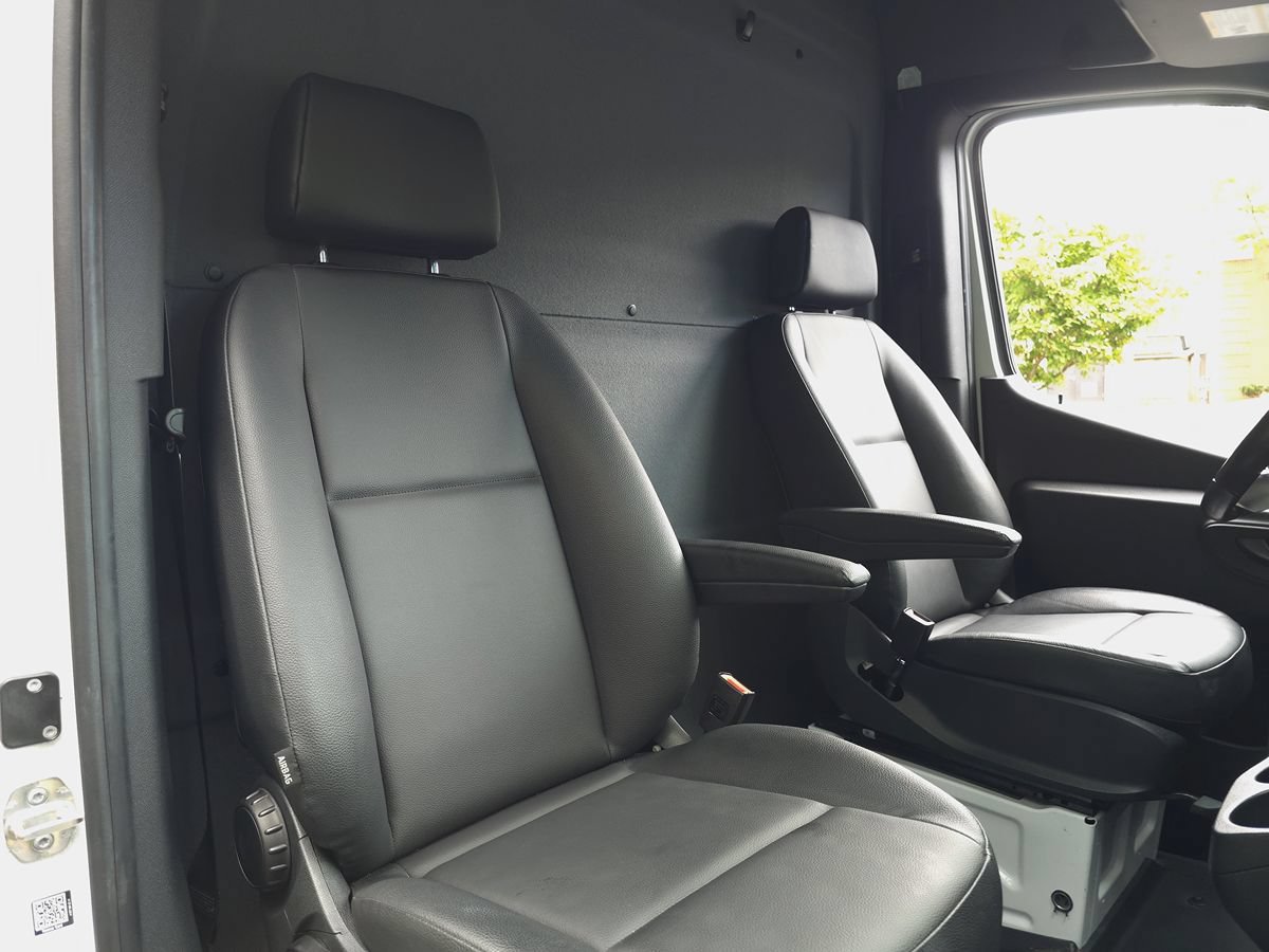 Used 2024 Mercedes-Benz eSprinter 170 Cargo image 13