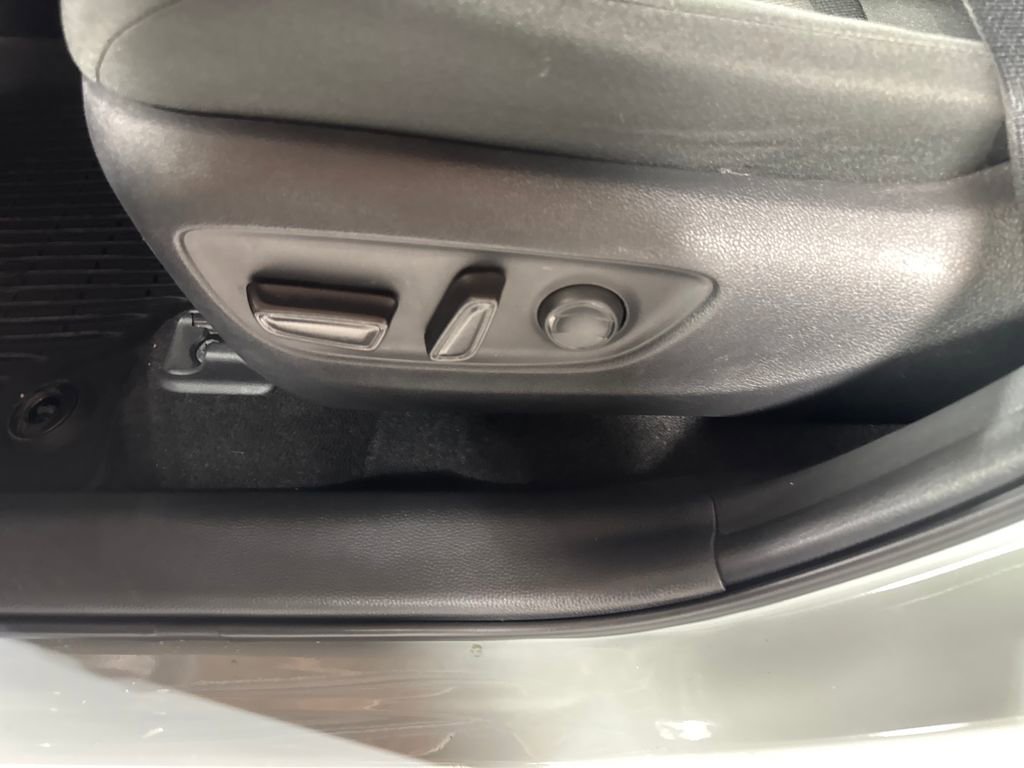 Used 2022 Toyota RAV4 XLE AWD/4WD image 15