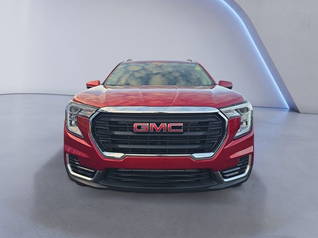 Used 2024 GMC Terrain SLE w/ Driver Convenience Package image 8