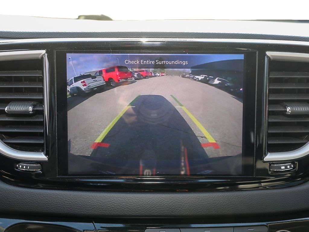 Used 2022 Chrysler Pacifica Touring-L image 17