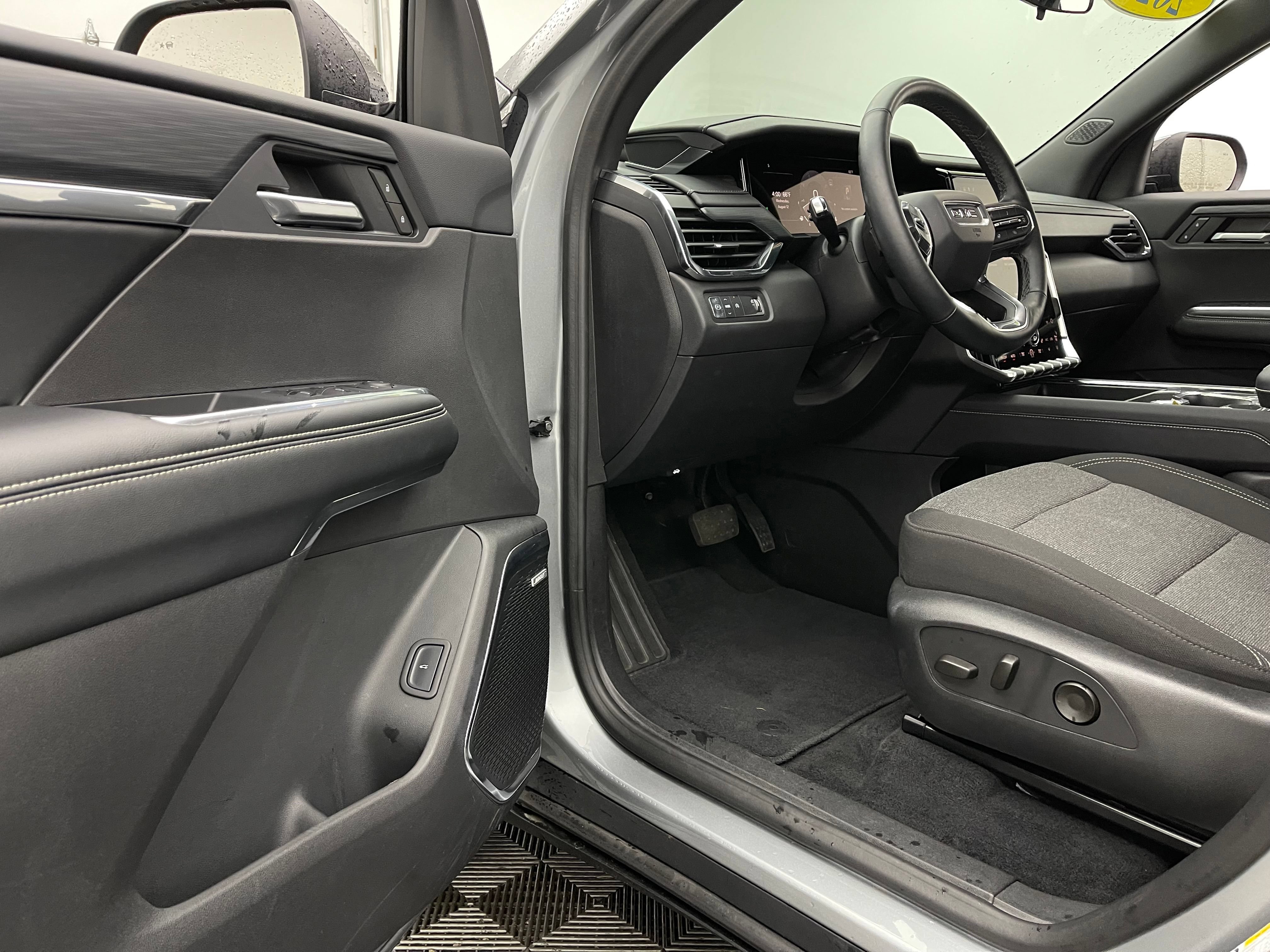 Used 2025 GMC Acadia Elevation FWD image 15