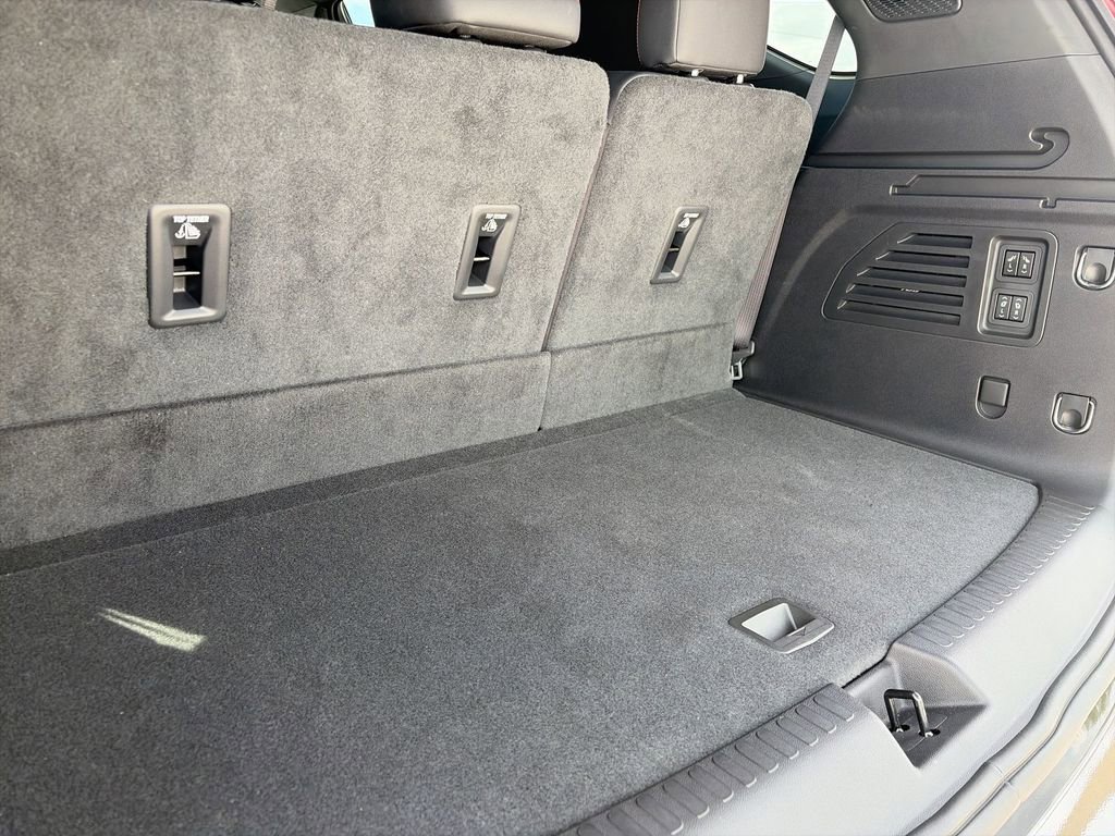 Used 2024 Chevrolet Traverse RS w/ LPO, Floor Liner Package AWD/4WD image 33
