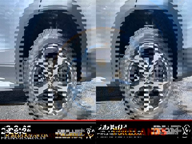 New 2025 Volkswagen Tiguan SE image 18