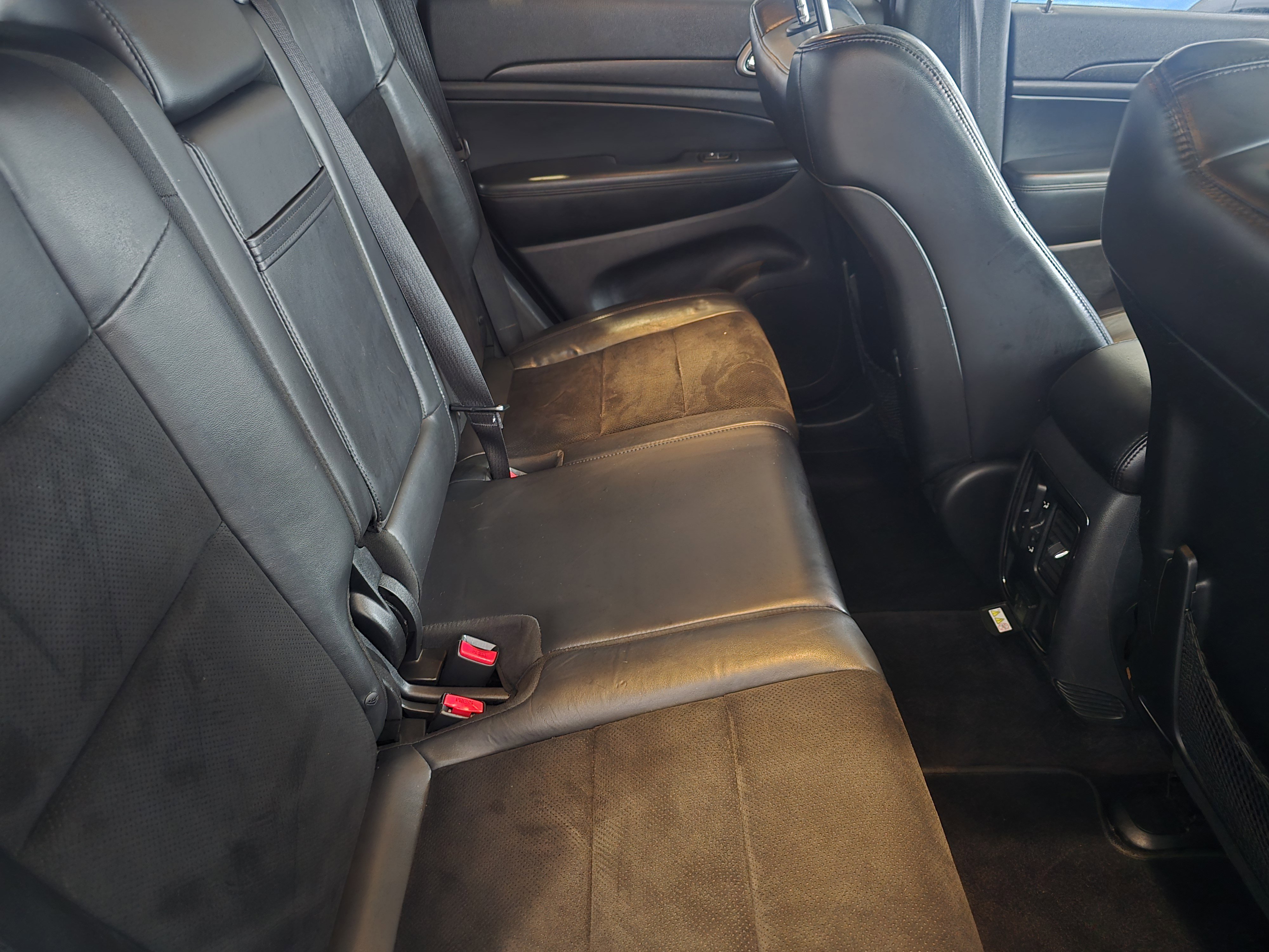 Used 2017 Jeep Grand Cherokee Altitude image 26