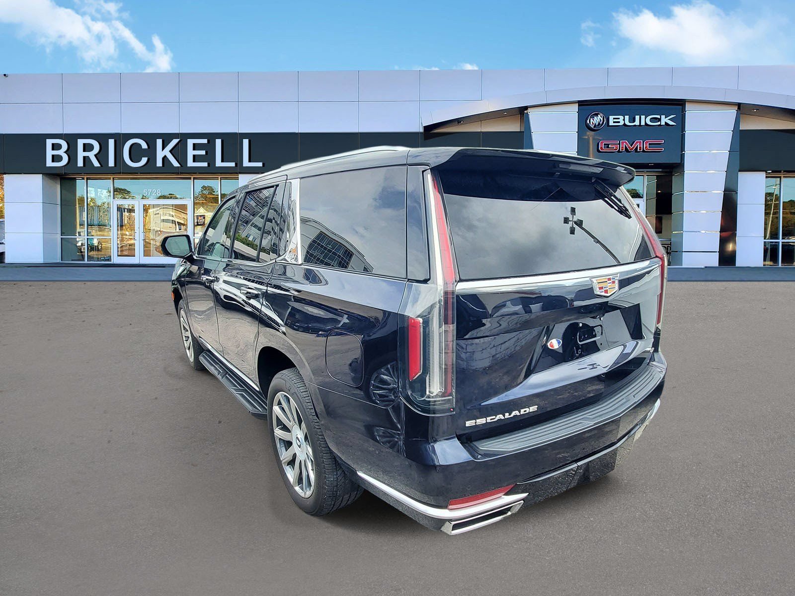 Used 2024 Cadillac Escalade Premium Luxury Platinum AWD/4WD image 4