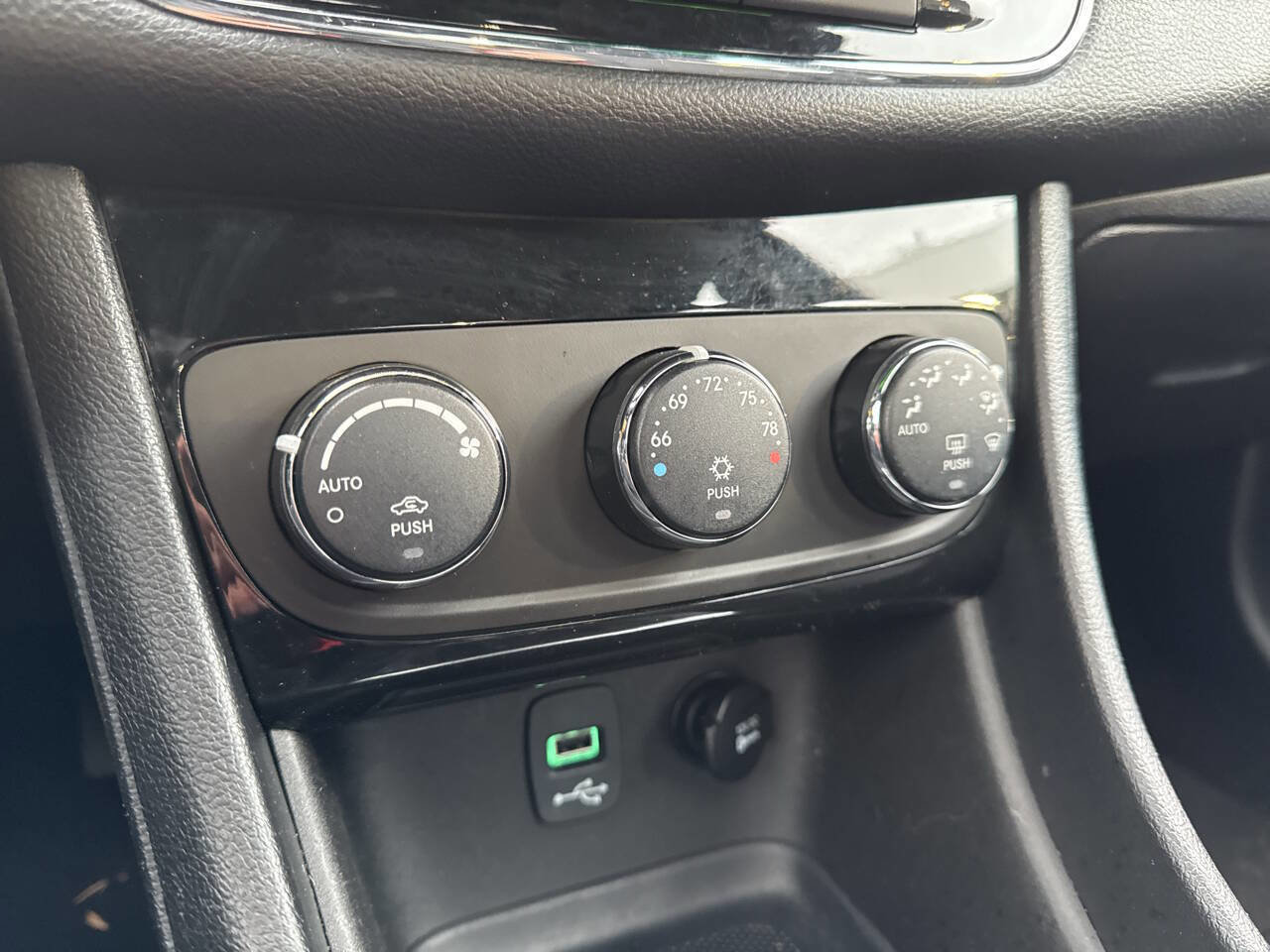 Used 2014 Chrysler 200 Touring w/ 200 S Group image 30