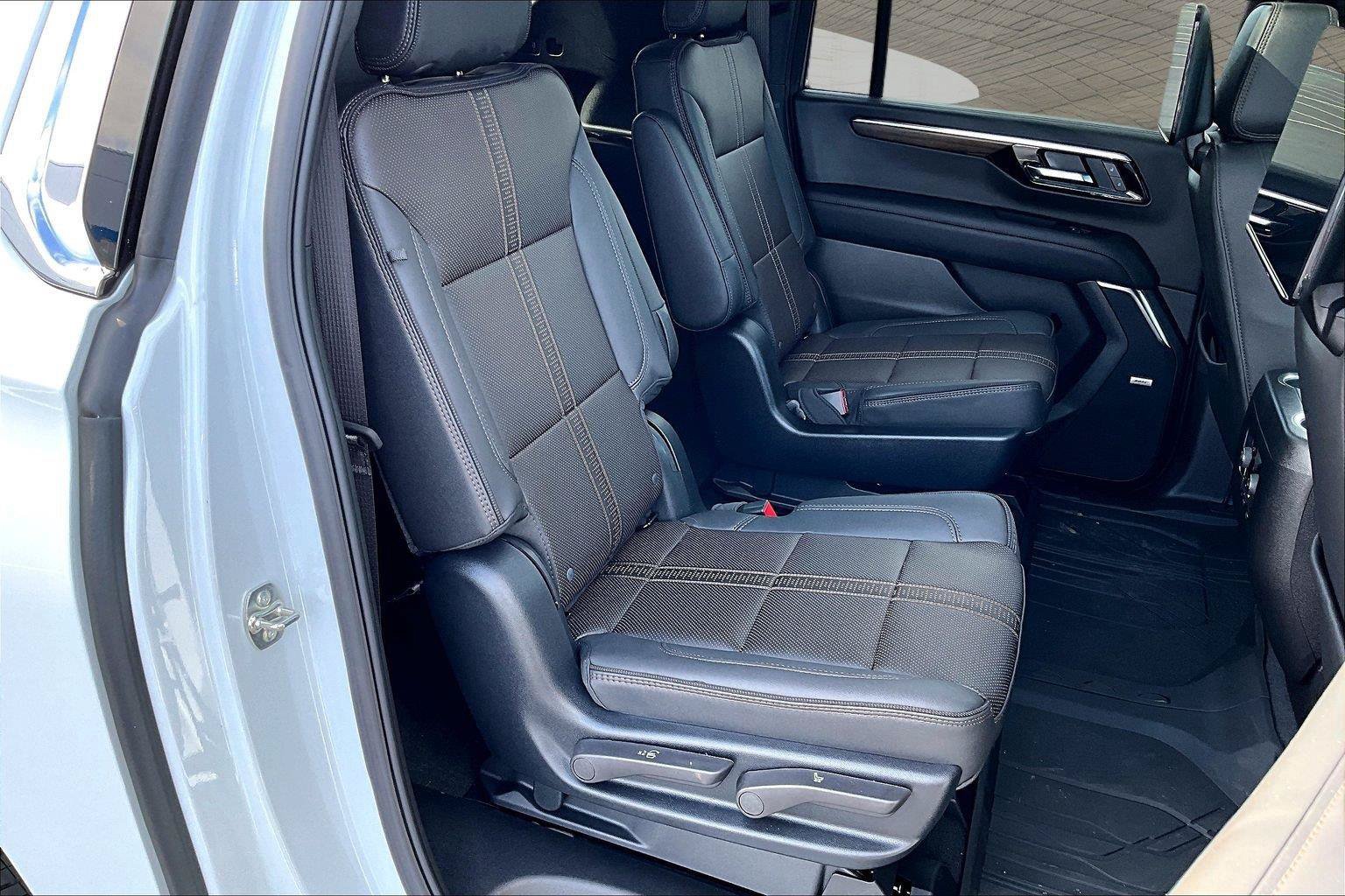 New 2026 Chevrolet Suburban High Country AWD/4WD image 11