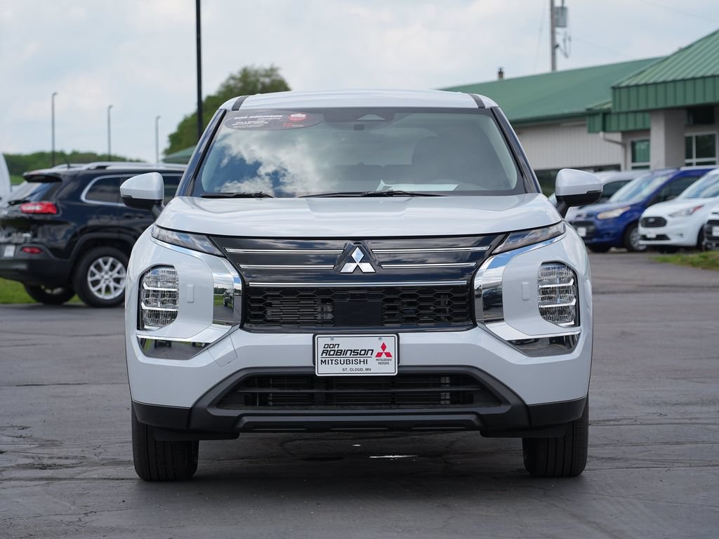 New 2026 Mitsubishi Outlander ES AWD/4WD image 8