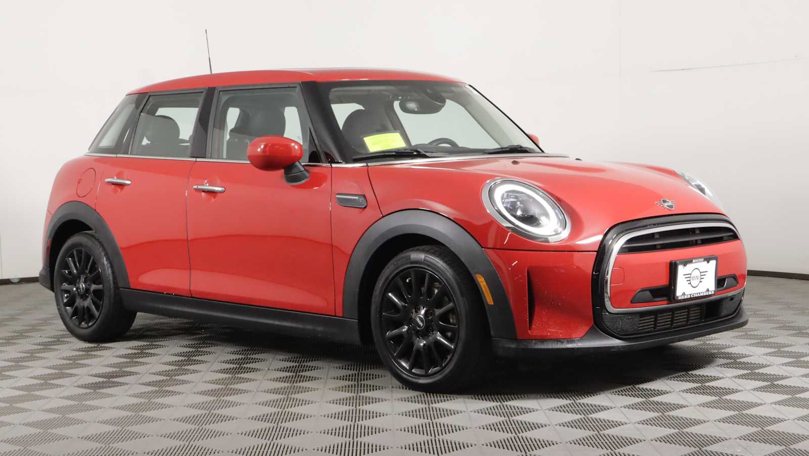 Used 2024 MINI Cooper 4-Door Hardtop FWD image 1