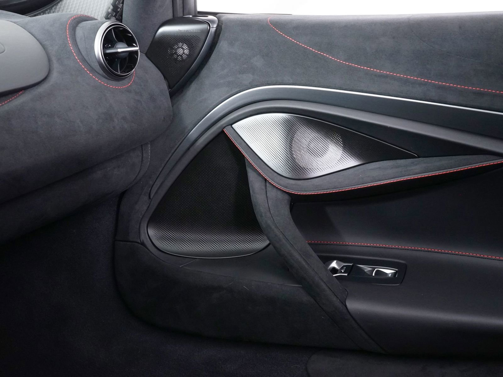 Used 2024 McLaren 750S Spider RWD image 24