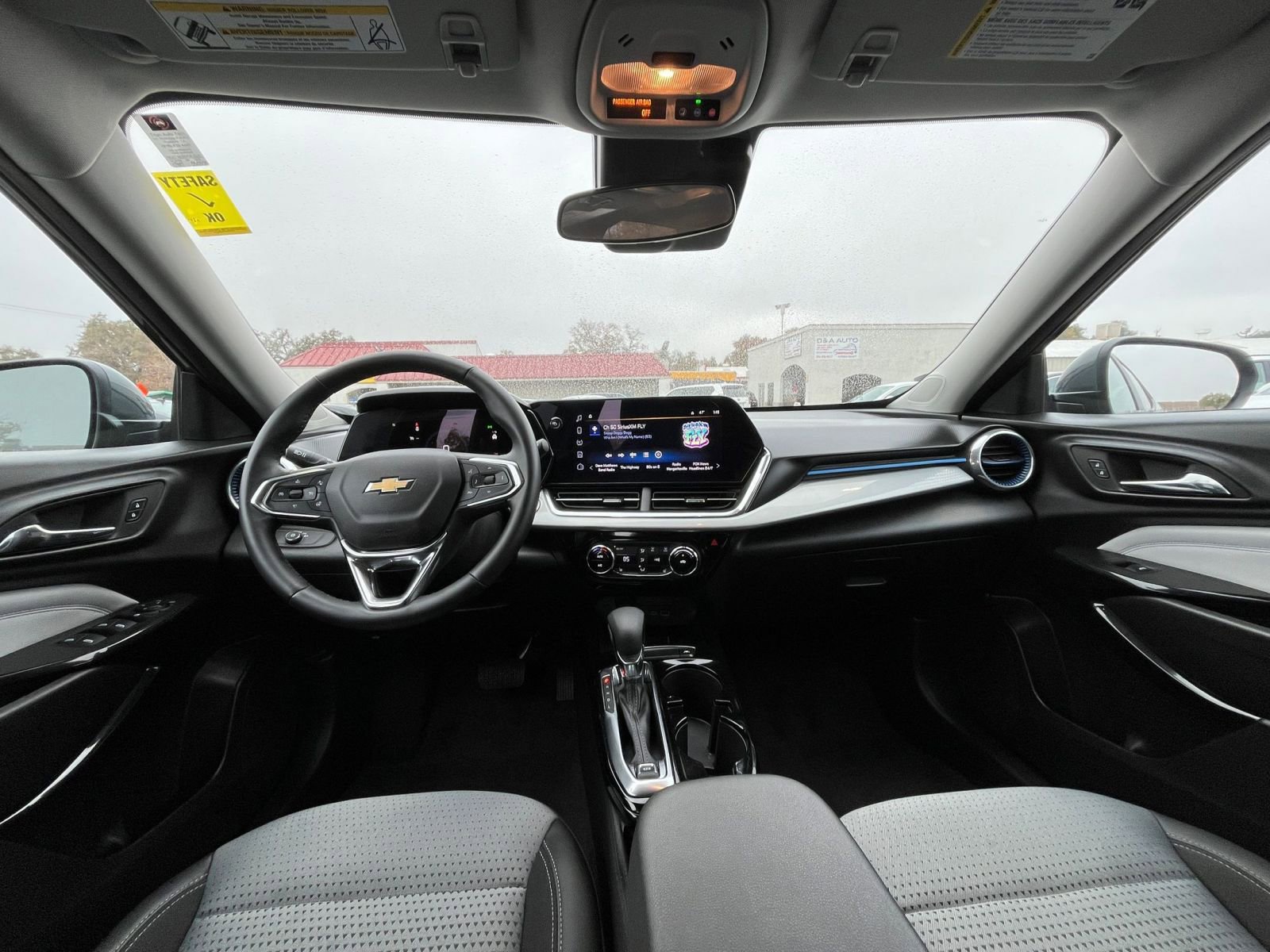 Used 2025 Chevrolet Trax LT w/ LT Convenience Package image 31