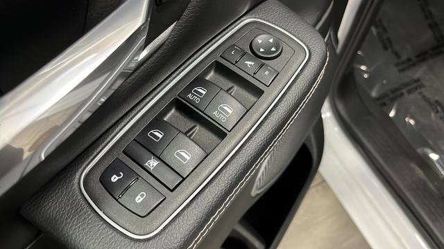Used 2023 RAM 1500 Laramie AWD/4WD image 21