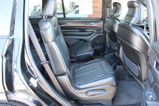 Used 2025 Jeep Grand Cherokee L Overland w/ Luxury Tech Group IV AWD/4WD image 50