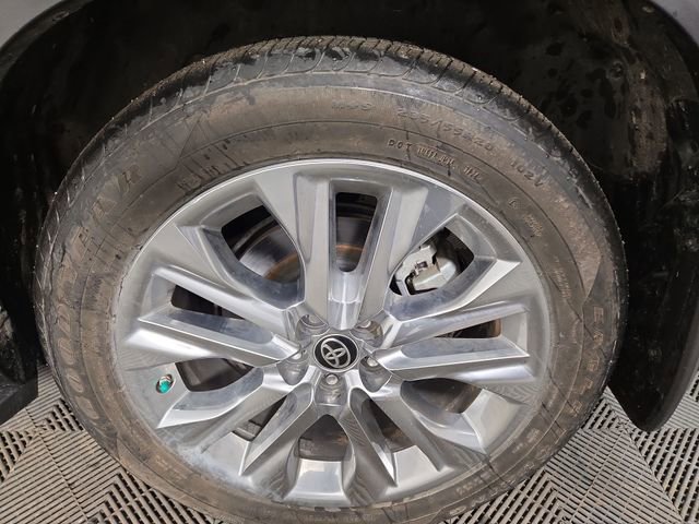 Used 2024 Toyota Highlander Limited image 11