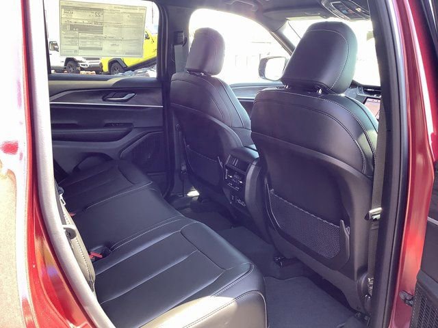 New 2025 Jeep Grand Cherokee Limited w/ Trailer Tow Package image 33