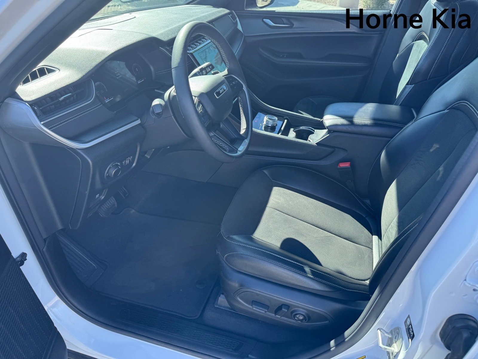 Used 2024 Jeep Grand Cherokee Altitude image 9