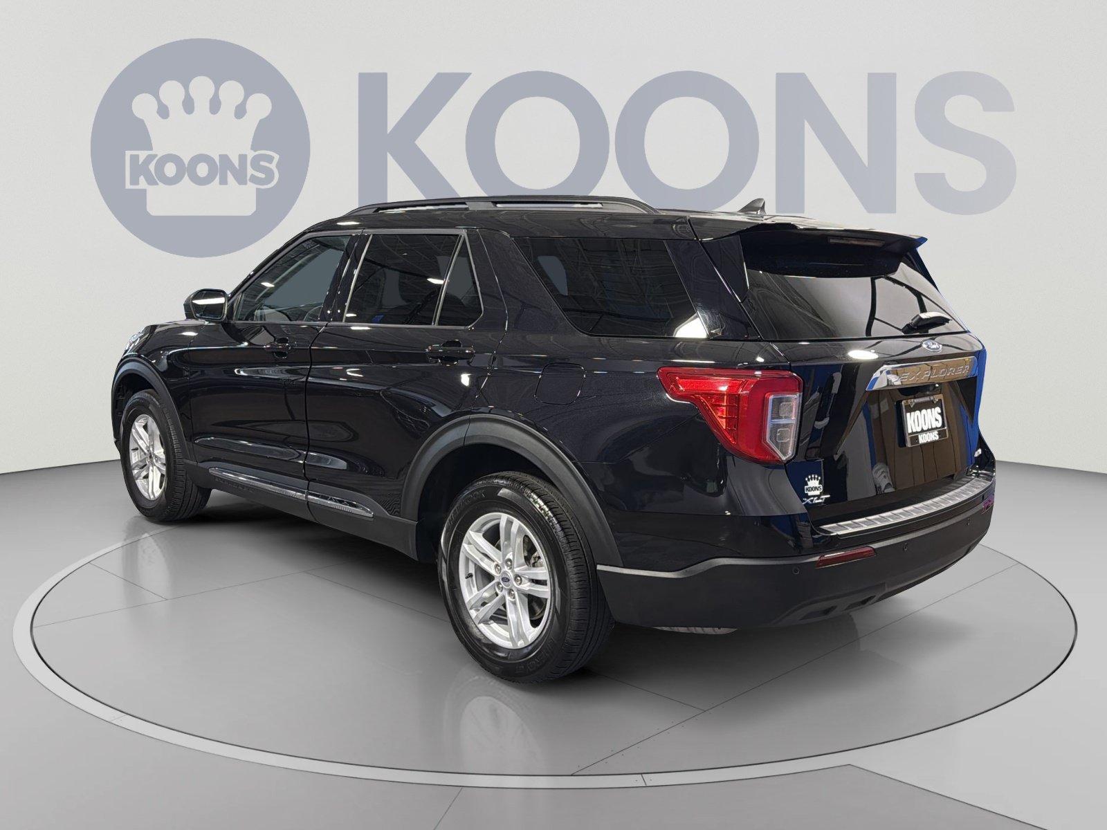 Used 2024 Ford Explorer XLT AWD/4WD image 4