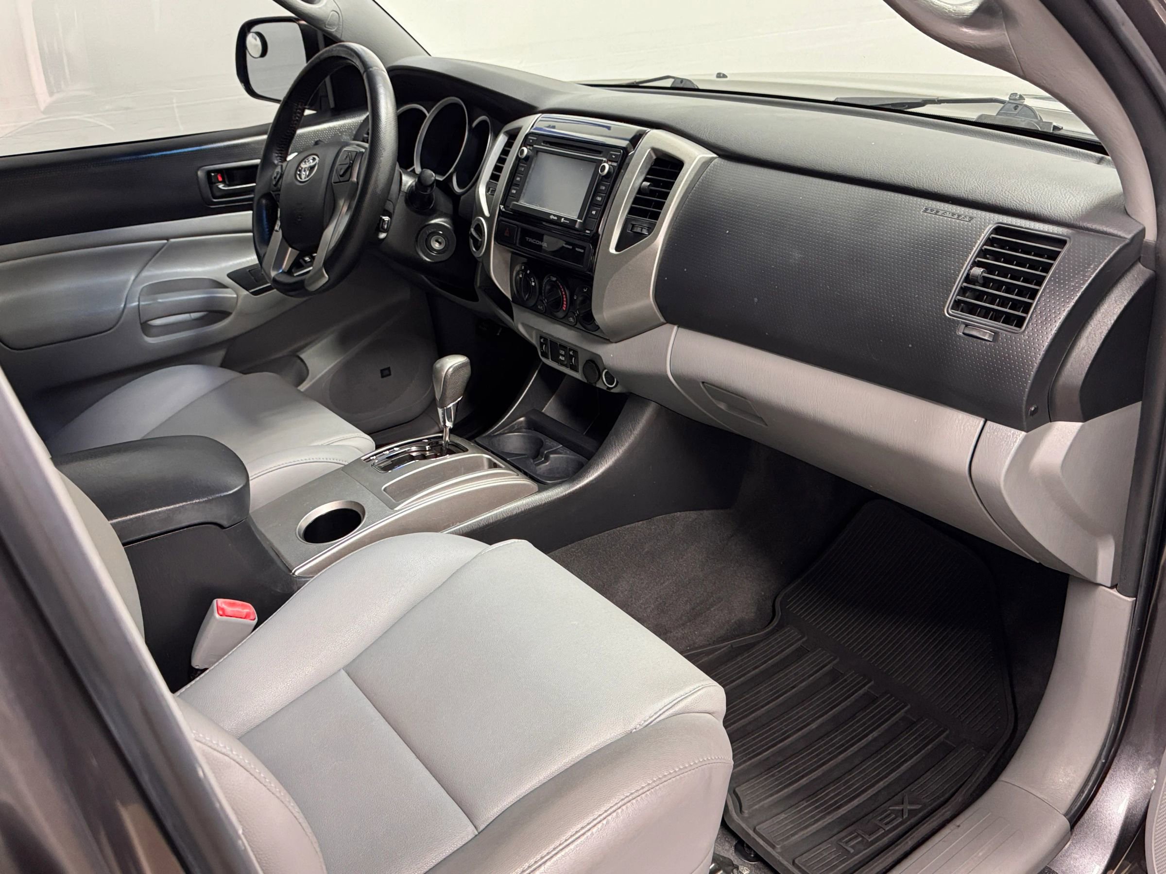 Used 2015 Toyota Tacoma 4x4 Double Cab w/ Limited Package image 13