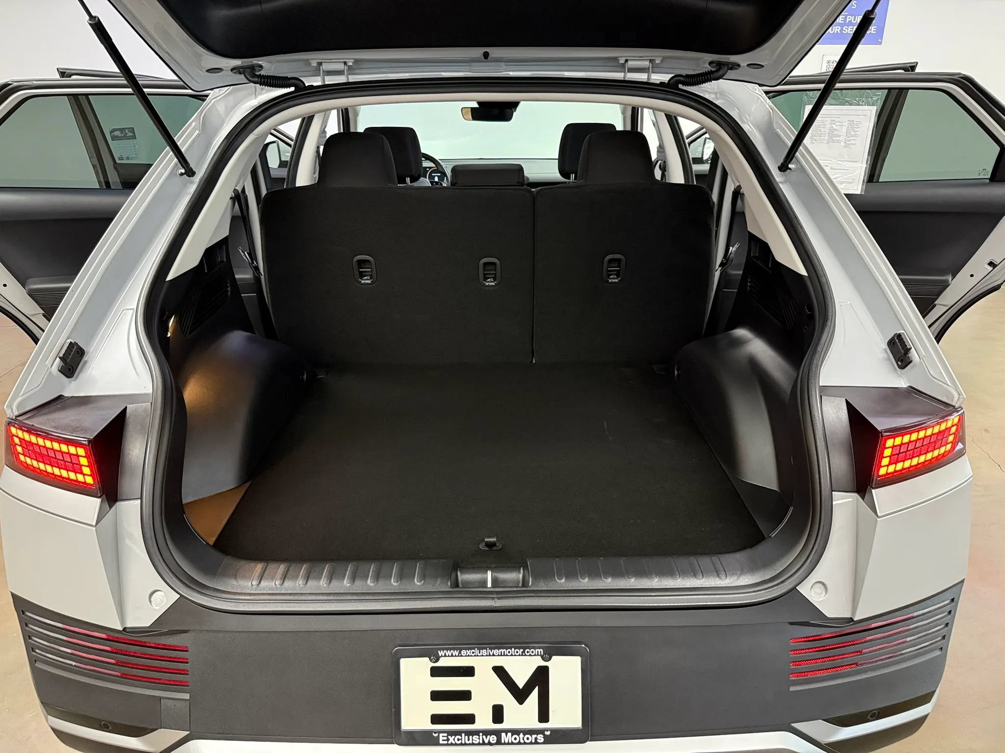 Used 2024 Hyundai Ioniq 5 SE RWD image 12
