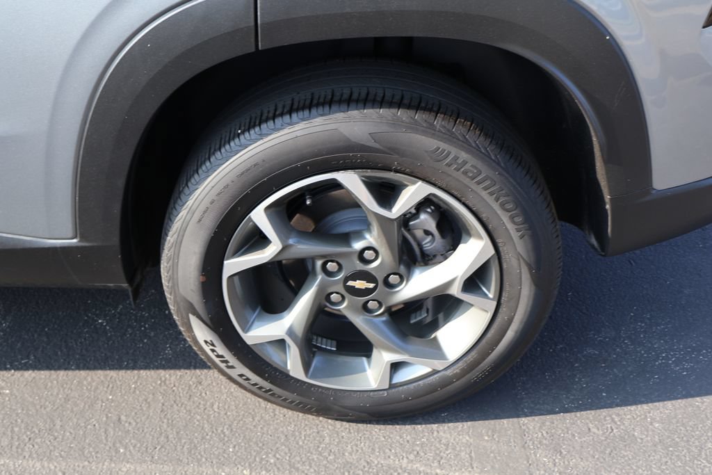 Used 2025 Chevrolet Trax LT w/ LT Convenience Package FWD image 20
