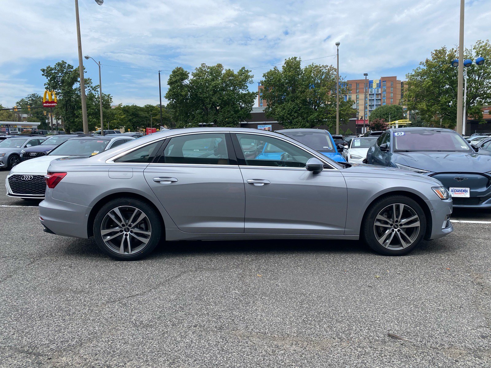 Used 2023 Audi A6 Premium Plus w/ Premium Plus Package AWD/4WD image 2
