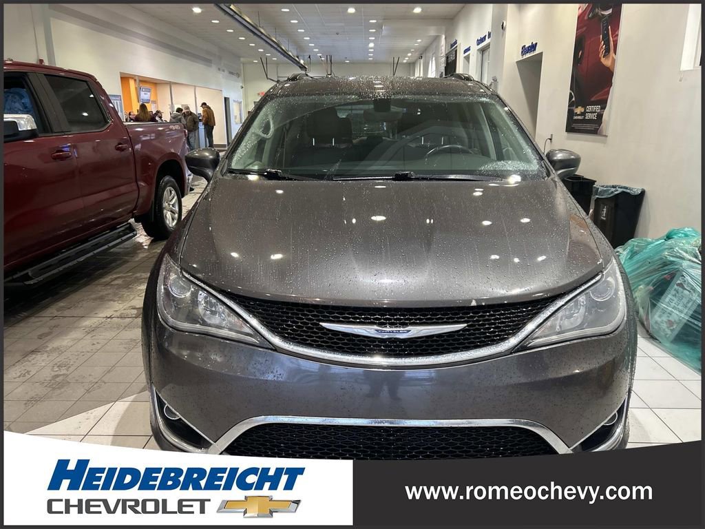 Used 2017 Chrysler Pacifica Touring-L image 37