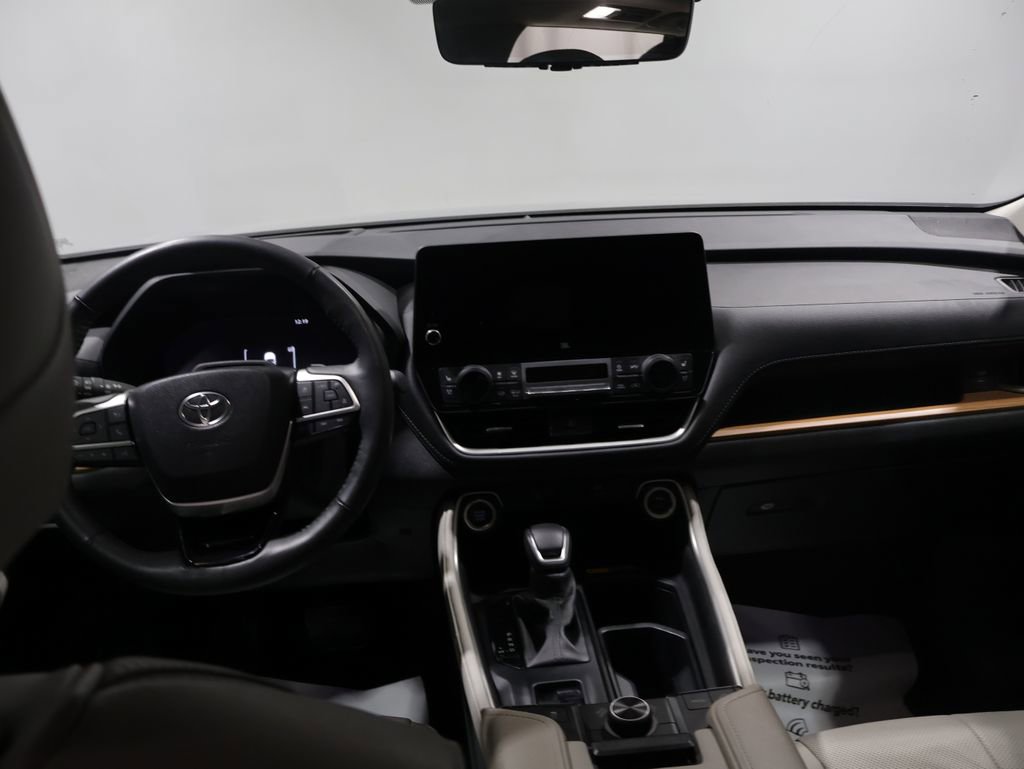 Certified 2024 Toyota Grand Highlander Platinum image 17
