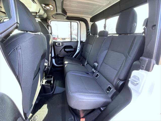 Certified 2021 Jeep Gladiator Willys image 20