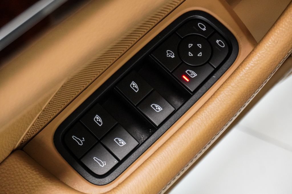 Used 2023 Porsche Panamera 4 Platinum Edition AWD/4WD image 24
