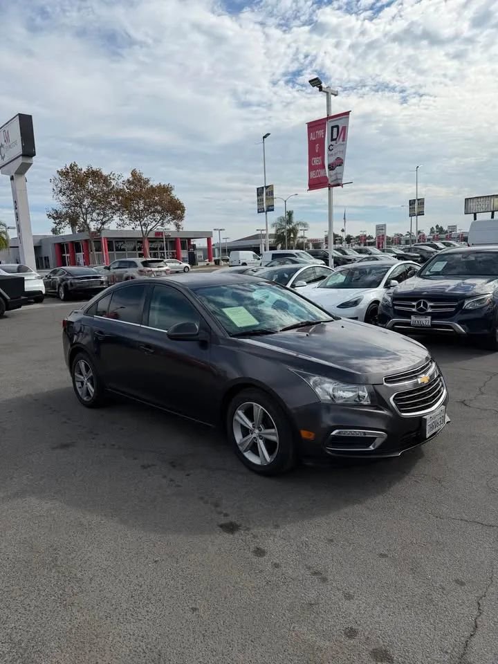 Used 2015 Chevrolet Cruze LT image 2