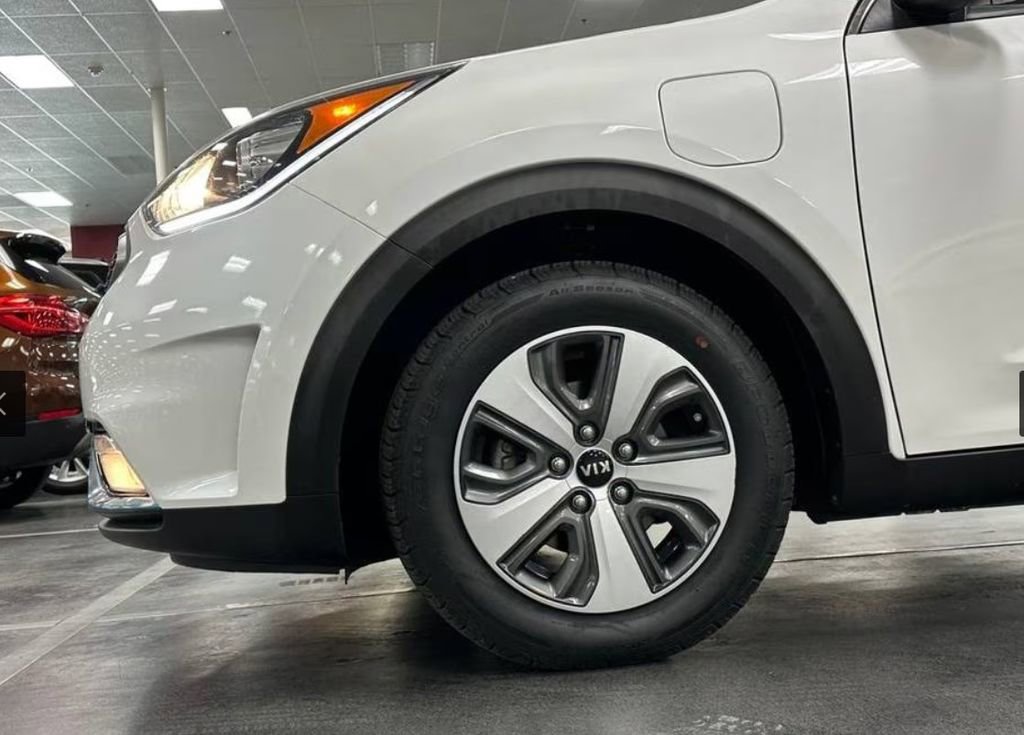 Used 2018 Kia Niro LX image 12