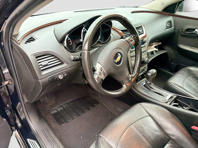 Used 2010 Chevrolet Malibu LTZ image 9