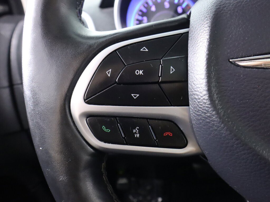 Used 2017 Chrysler 300 C RWD image 12