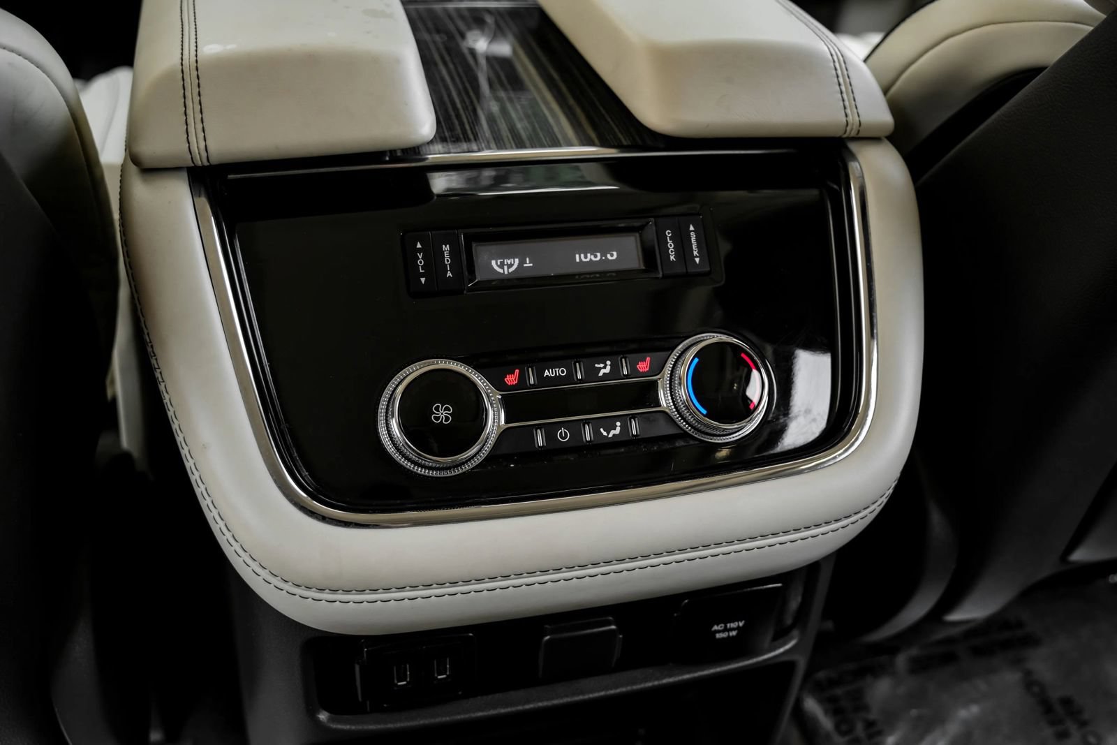 Used 2020 Lincoln Navigator Black Label w/ Cargo Convenience Package AWD/4WD image 37