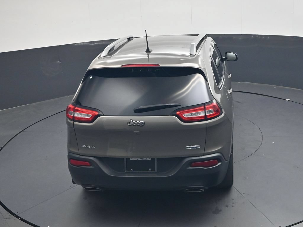 Used 2018 Jeep Cherokee Latitude w/ Cold Weather Group AWD/4WD image 37