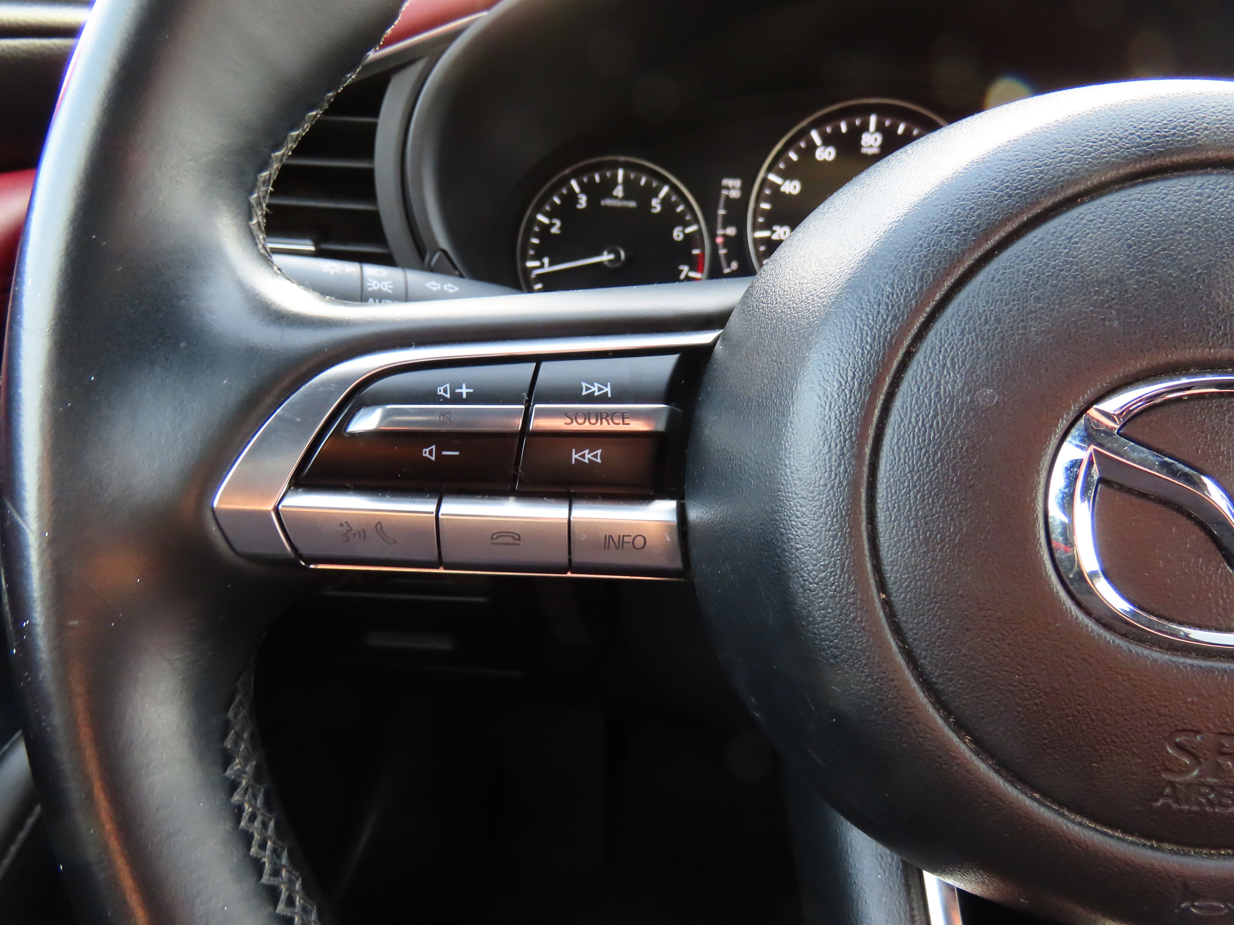 Used 2019 MAZDA MAZDA3 Hatchback w/ Premium Package image 32