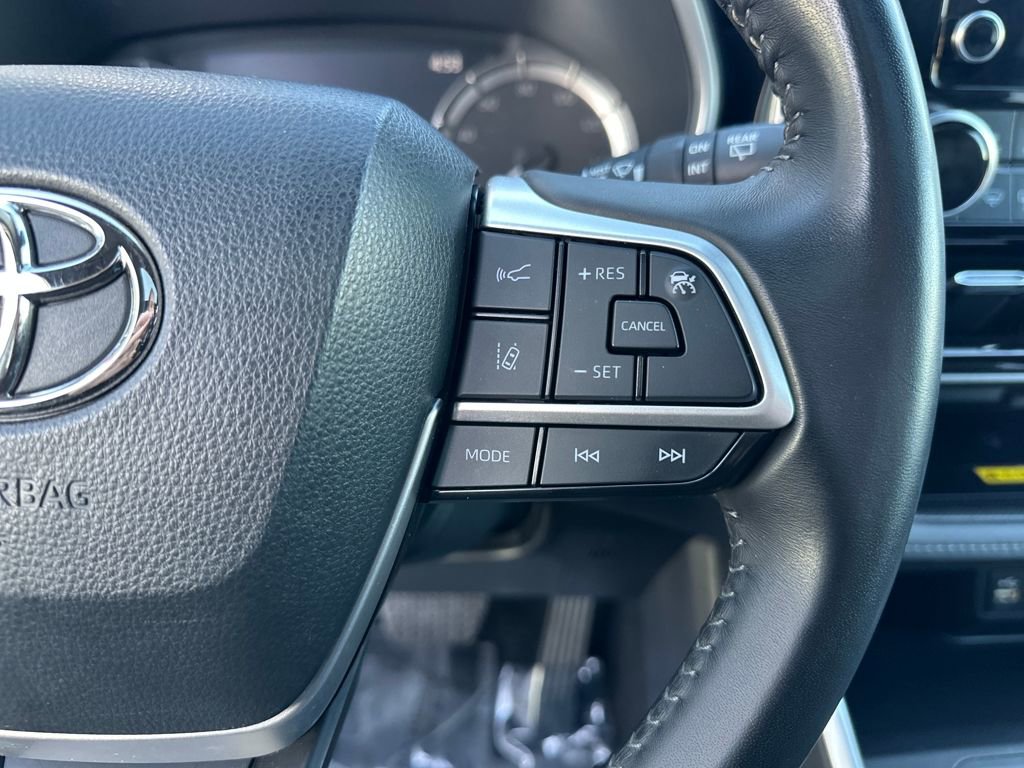 Used 2023 Toyota Highlander XLE image 22