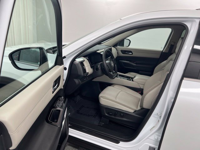 Used 2026 Nissan Pathfinder SL AWD/4WD image 12