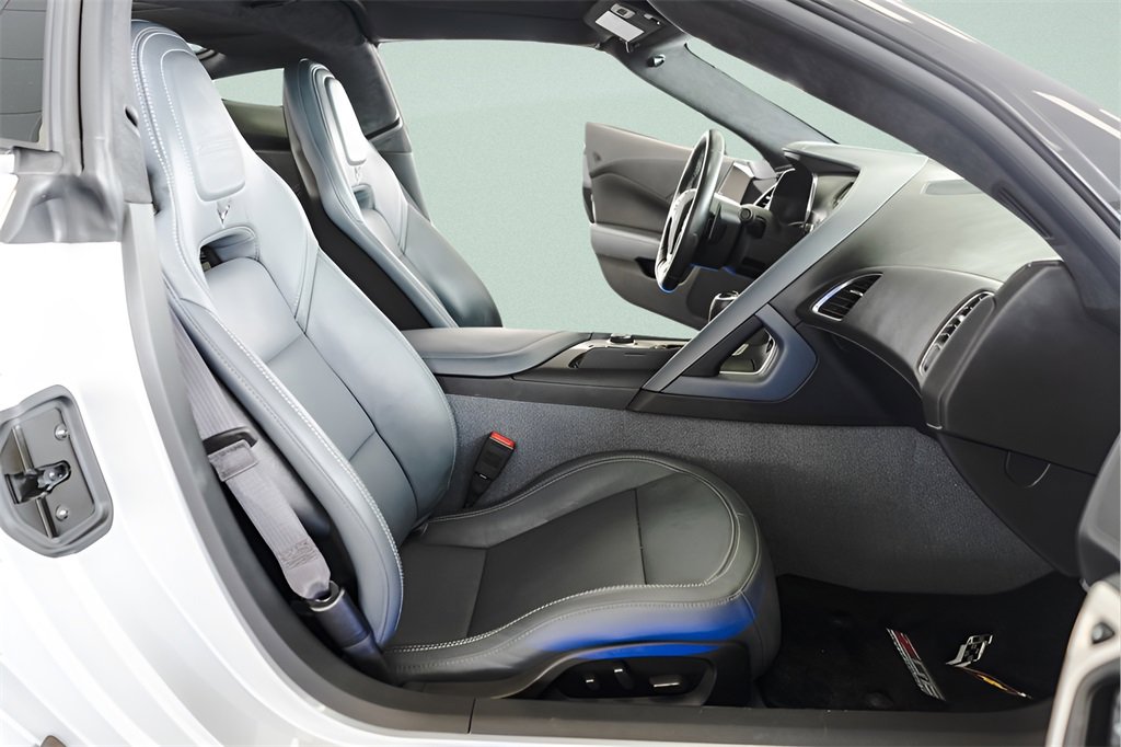 Used 2015 Chevrolet Corvette Z06 w/ 3LZ Preferred Equipment Group image 21