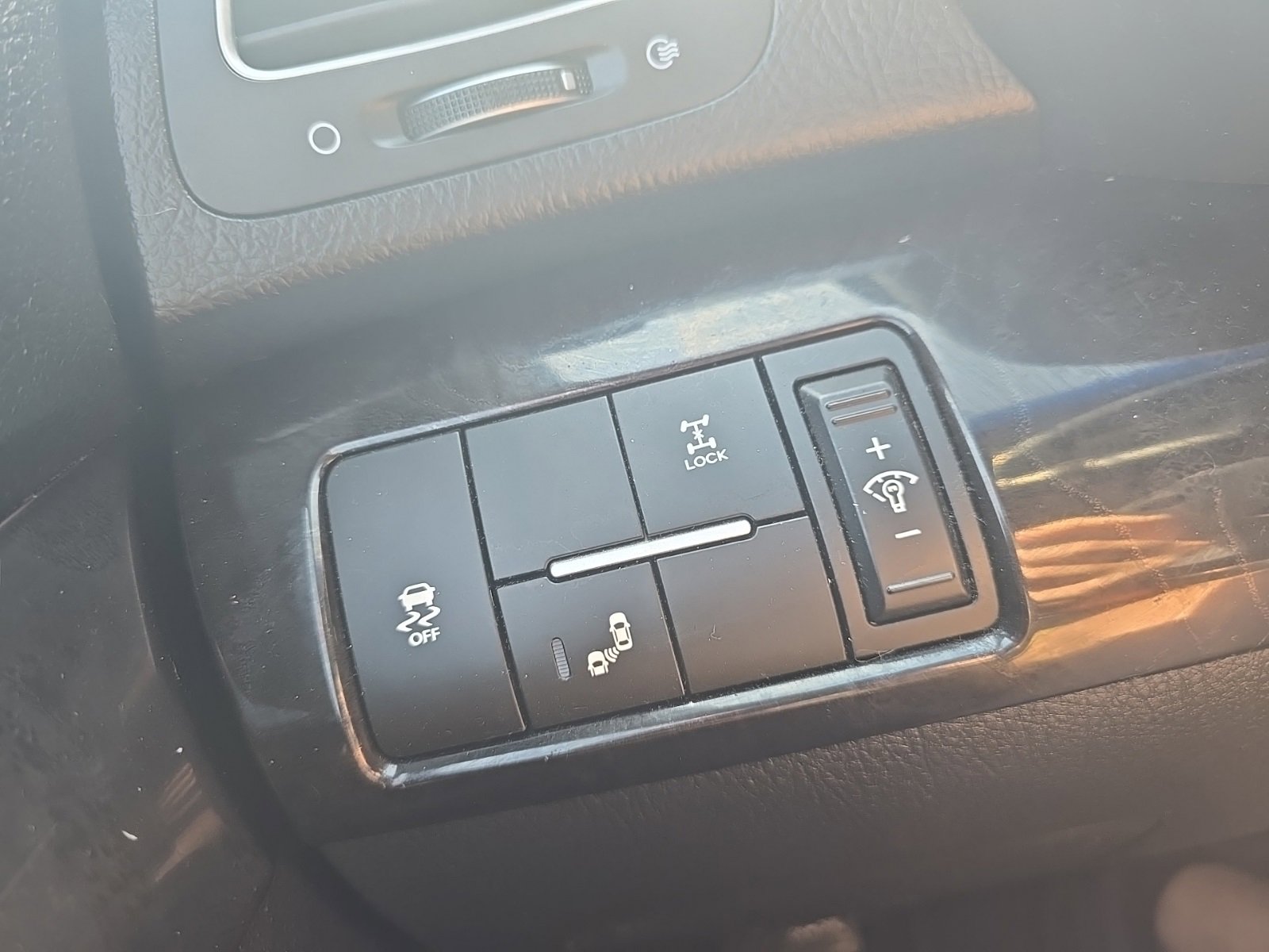 Used 2014 Kia Sorento SX w/ 3rd Row Package image 14