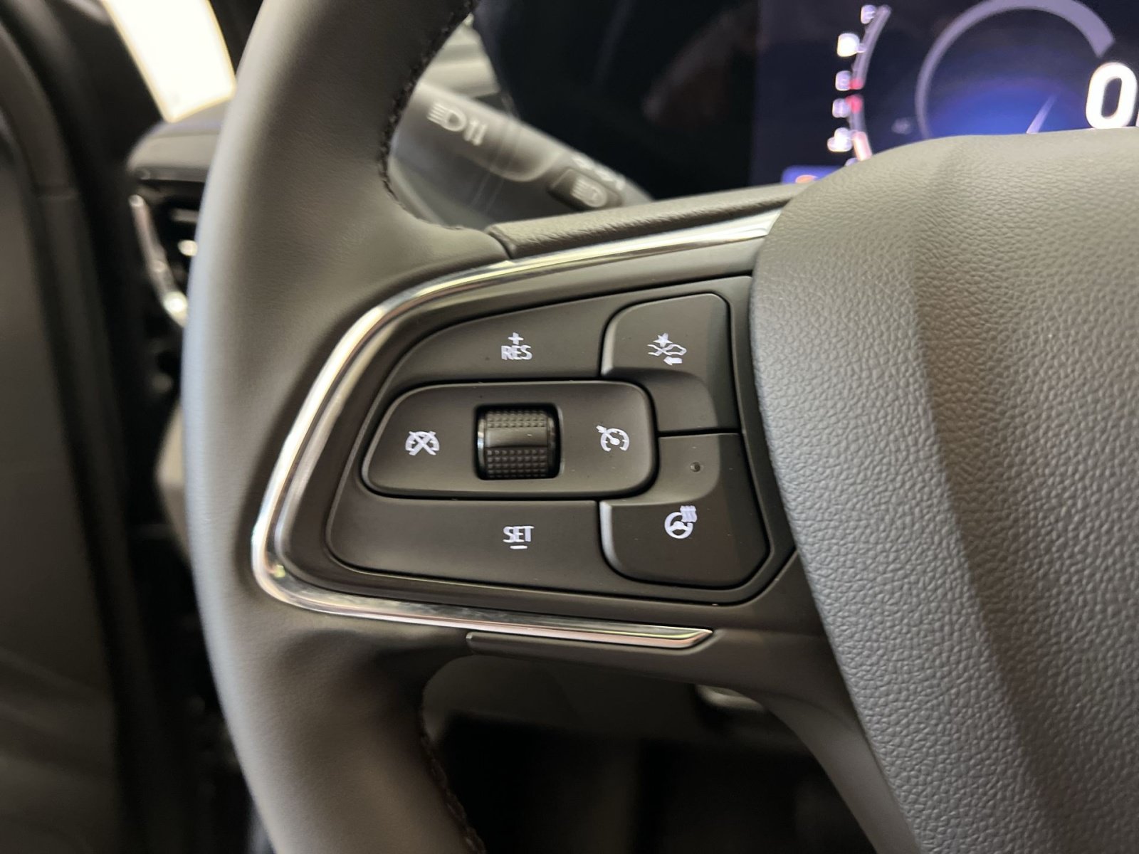 Used 2025 Buick Envista Sport Touring w/ Experience Buick Package FWD image 35
